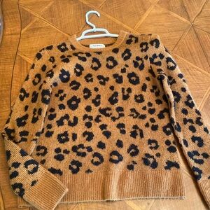 Old navy leopard print sweater XS